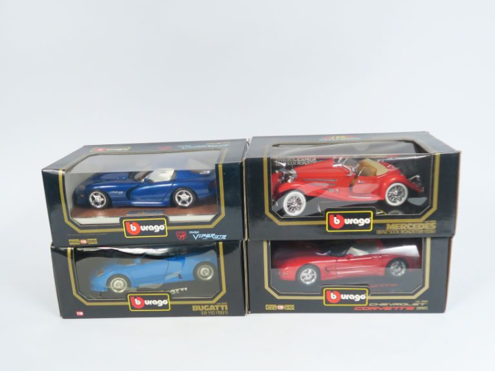 	Lot de miniatures au 1/18eme en boîte d'origine de marque Burago, 4 p
