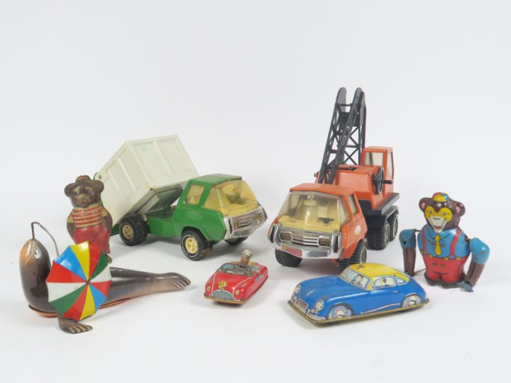 Lot de jouets dont Joustra et Tonka en état d’usage 7 pièces. On y joi