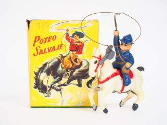 Vente aux enchères Cowboy au lasso. Paya années 60 réf. 673 en hard plastique, bel état, 