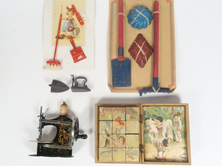 Lot de jouets anciens                                                 