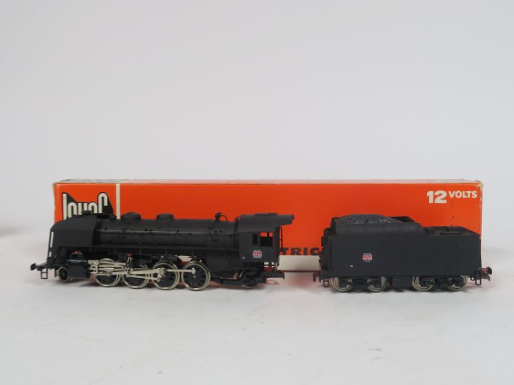 	Lot de matériel roulant en H0 de marque Jouef dont locomotive à vapeu