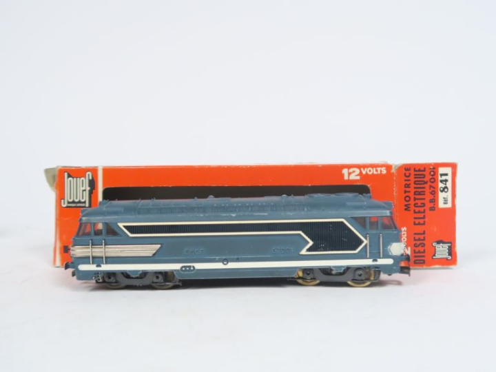 Lot de matériel roulant en H0 de marque Jouef comprenant BB 13001 SNCF