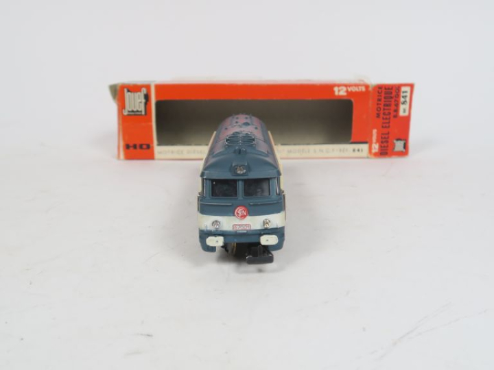 Lot de matériel roulant en H0 de marque Jouef comprenant BB 13001 SNCF