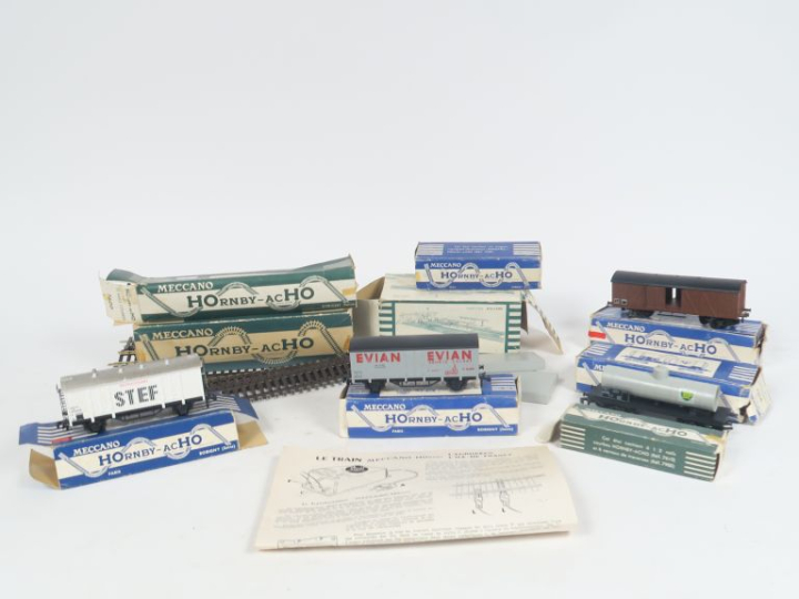 Lot de matériel roulant  HO Hornby comprenant motrice électrique bébé 