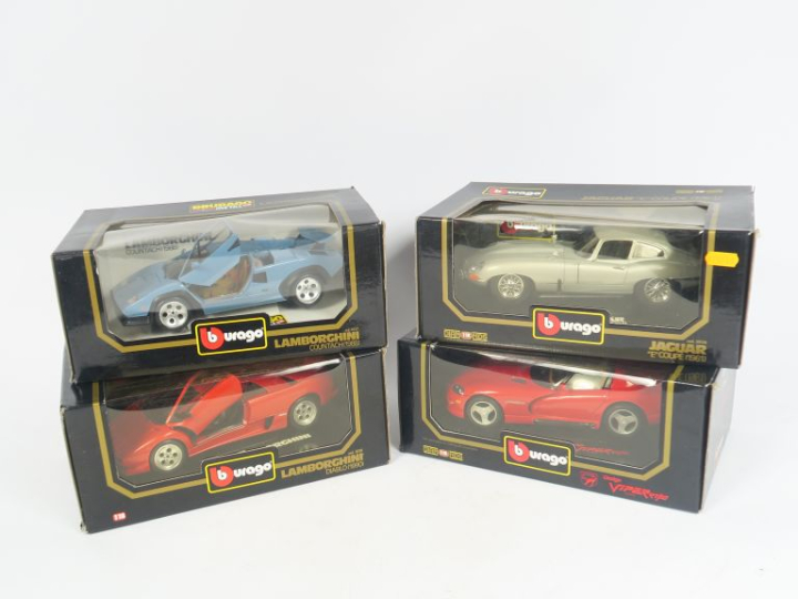 Lot de 4 Bburago 1/18ème en boite dont Jaguar E.