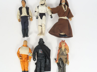 Vente aux enchères STAR WARS. Lot de 6 figurines dont Dark Vador, Luc Sky Waller, Storm T
