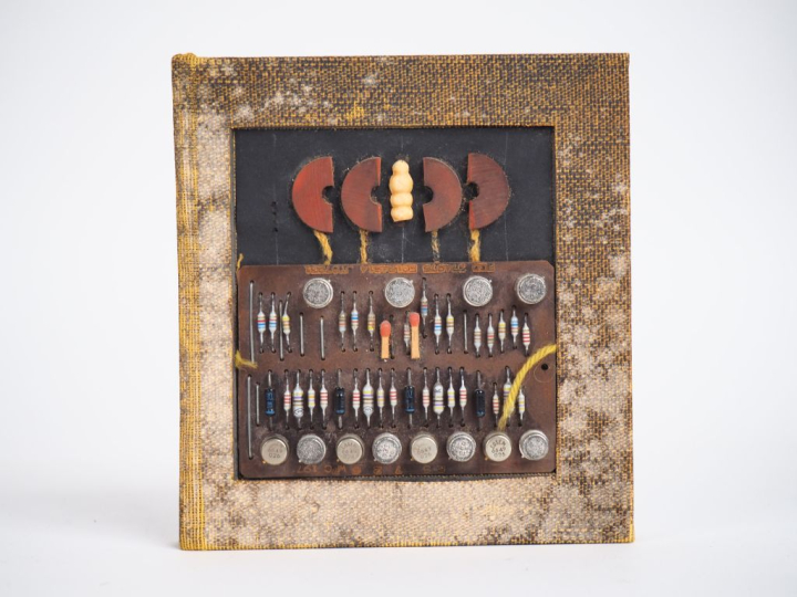 [MOREL]. ENSEMBLE DE 12 LIVRES-OBJETS édités par Robert MOREL, d’après