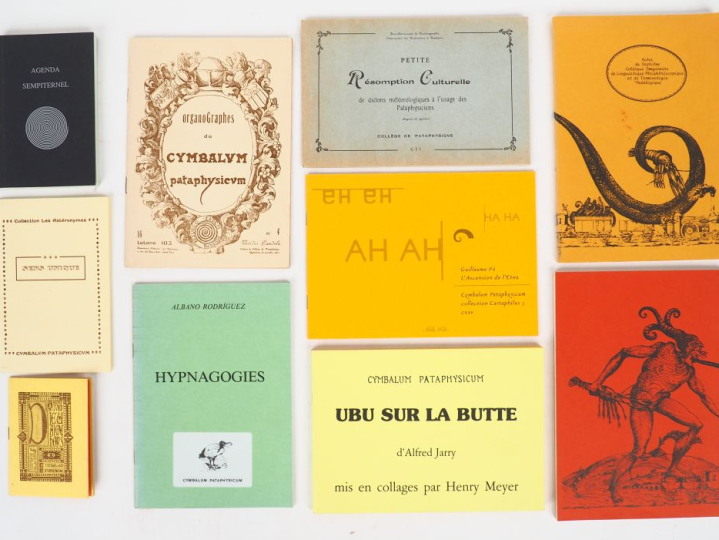 [PATAPHYSIQUE]. ENSEMBLE DE 55 NUMÉROS. -	MONITOIRES. 24 numéros : n° 