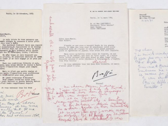 Vente aux enchères [BRASSAÏ]. ENSEMBLE DE 3 LETTRES TAPUSCRITES SIGNÉES « BRASSAÏ » adres