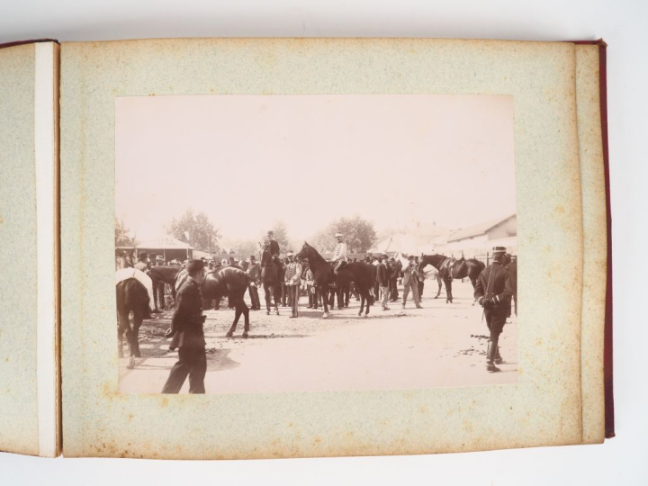 CONCOURS HIPPIQUE. Béziers 1894. In-4 toile chagrinée rouge avec titre