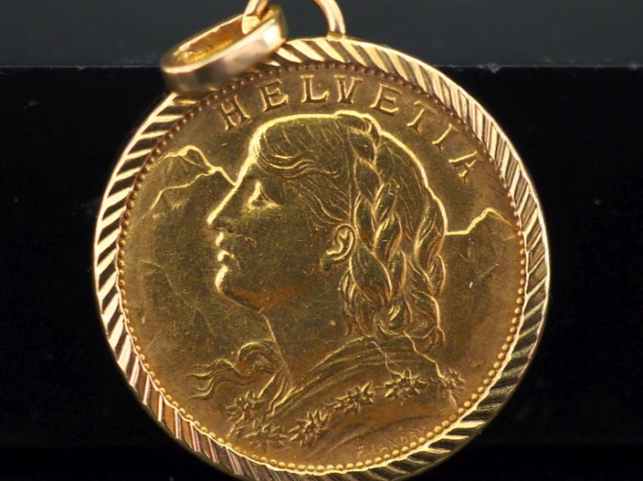 Pendentif en or jaune 750, serti en son centre d'un pièce de 20 Francs