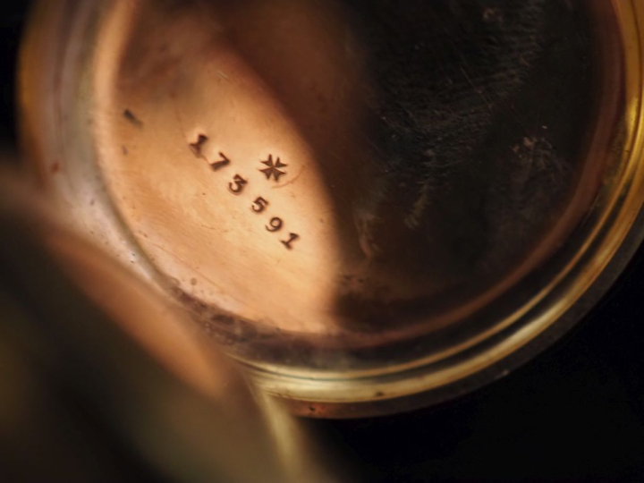 VACHERON CONSTANTIN, (attribuée à) Montre de col en or jaune 740.  Cad