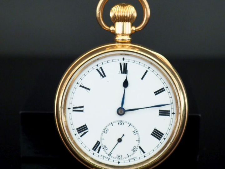 Montre de gousset en plaqué or.  Cadran à chiffres romains pour les he