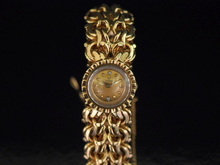 OMEGA,  Montre bracelet de dame, boitier et bracelet en or jaune 750. 