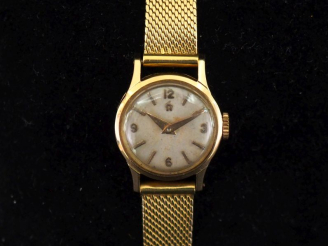 Vente aux enchères Montre bracelet de dame, boitier et bracelet en or jaune 750.  Cadran 