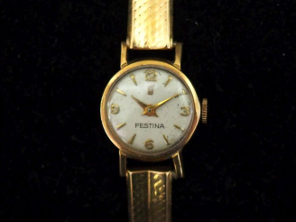 Vente aux enchères FESTINA Montre bracelet de dame, boitier et bracelet en or jaune 750. 