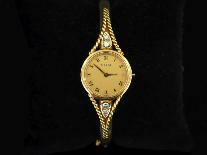 TISSOT Montre bracelet de dame, boitier et bracelet en or jaune 750.  