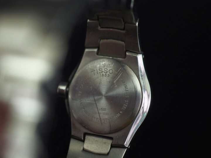 TISSOT, 1853 Montre bracelet de dame en acier.  Cadran à index bâtons 