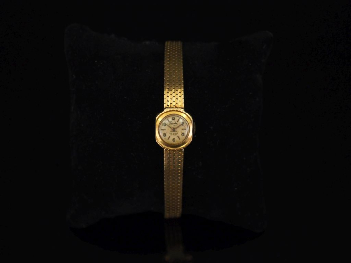 LACORDA,  Montre bracelet, boitier et bracelet en or jaune 750.  Cadra