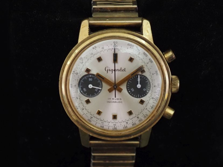 GIGANDET,  Montre bracelet d'homme en métal doré.  Cadran rond à pasti