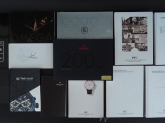 Vente aux enchères Lot de 13 catalogues de montres : IWC (2004/2005/2007/2008) + Portugai