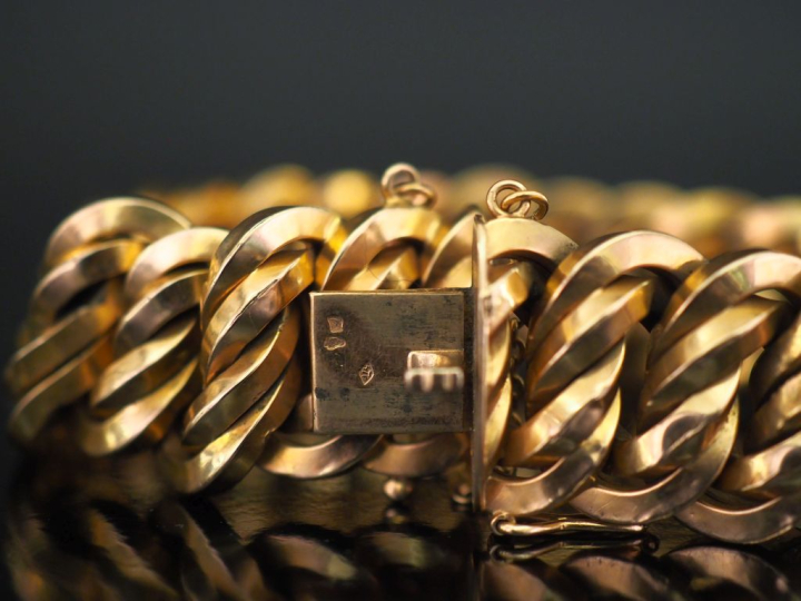 Bracelet manchette en or jaune 750, maille américaine.  Chainette de s