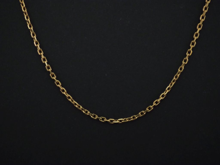 Chaine en or jaune 750, maille forçat.  Long. 61 cm Poids. 10,68 g   