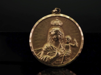 Vente aux enchères Médaille religieuse double faces en or jaune 750, figurant une Vierge 