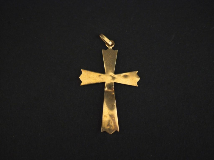 Pendentif en forme de croix en or jaune 750.  3,2 x 2,2 cm Poids. 1,27