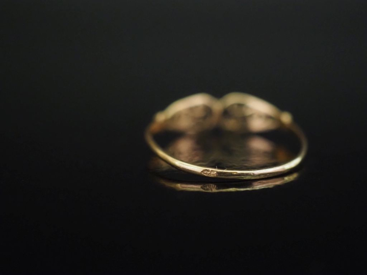 Bague en or jaune 750, à décor ajouré et filigrané.  TDD. 58 Poids. 0,