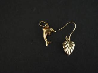 Vente aux enchères Ensemble comprenant :  - un pendentif en or jaune 750, en forme de dau