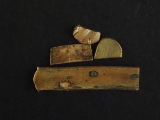 Vente aux enchères Quatre éléments en or jaune 750. Poids. 5,76 g   