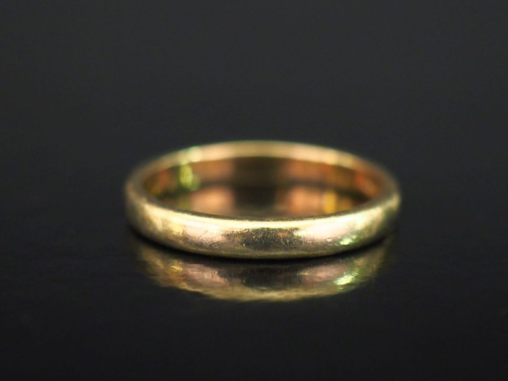 Alliance en or jaune 585. TDD. 58 Poids. 3,22 g   