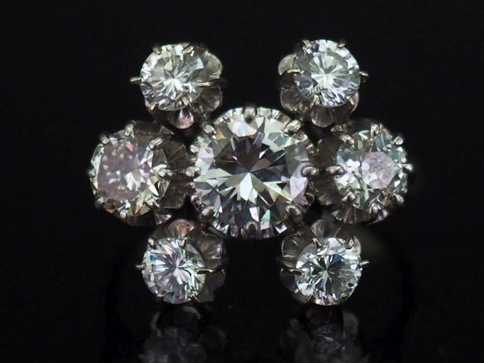 Bague en platine 850 et or blanc 750, sertie en son centre d’un diaman