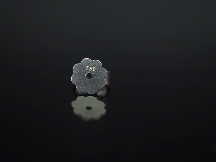 	Paire de pendants d’oreilles en or blanc 750, composés de trois motif