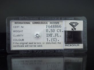 Vente aux enchères Diamant de 0,5 ct sur papier, taille ronde brillant, G-IF.  Avec son c