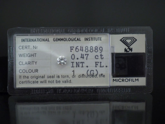Vente aux enchères Diamant de 0,47 ct sur papier, taille ronde brillant, G-IF.  Avec son 