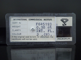 Vente aux enchères Diamant de 0,30 ct sur papier, taille ronde brillant, H-IF.  Avec son 