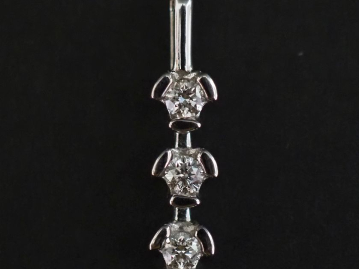 Pendentif moderne en or blanc 750, serti de trois diamants de 0,05 ct 