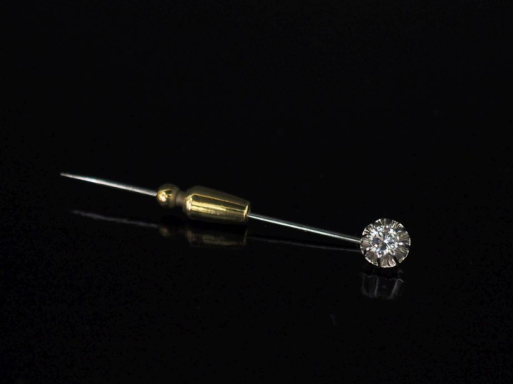 Epingle à cravate en platine et or blanc 750, sertie d'un diamant de 0