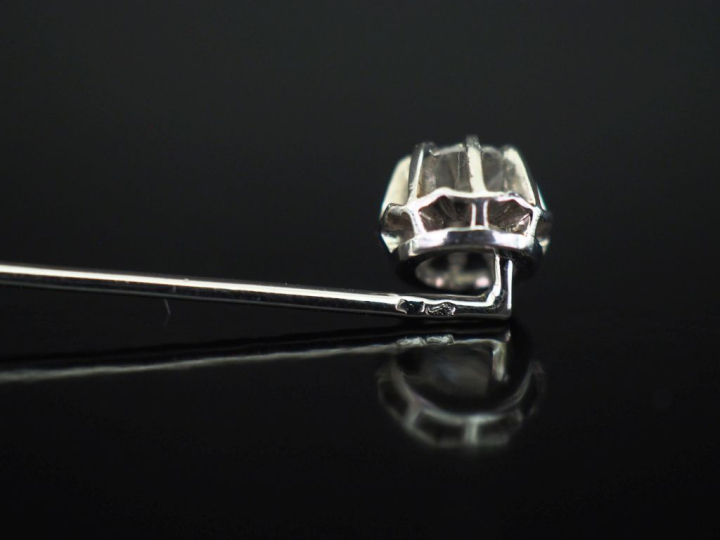 Epingle à cravate en platine et or blanc 750, sertie d'un diamant de 0