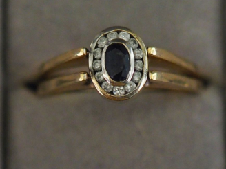 Vente aux enchères Bague articulée double faces en or jaune 750, sertie d'un côté d'une é