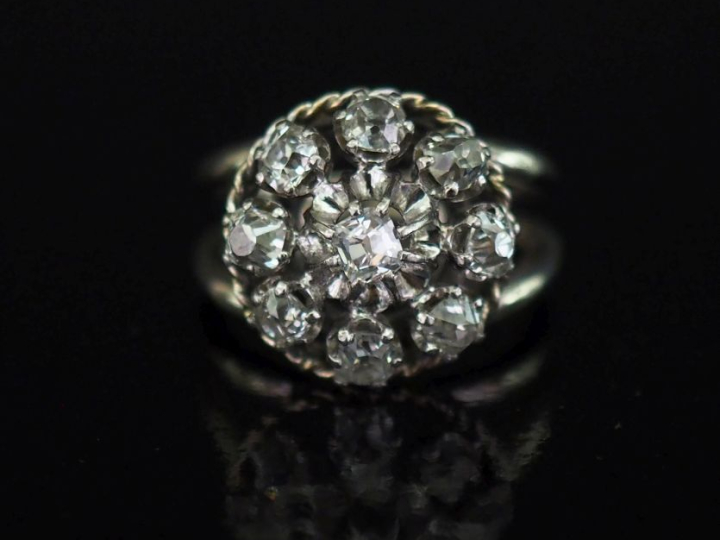 	Bague en platine 850 et or blanc 750, sertie de diamants taille ancie
