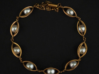 Vente aux enchères Bracelet souple en or jaune 750, composé de maillons ajourés et agréme