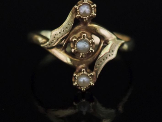 Vente aux enchères Bague de forme marquise Napoléon III en or jaune 750, à décor ajouré e