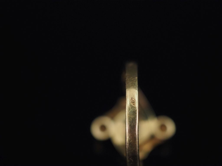 Bague de forme marquise Napoléon III en or jaune 750, à décor ajouré e