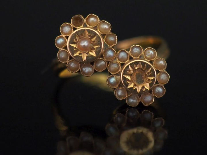 Bague dite "Toi   Moi" Napoléon III en or jaune 750, à décor de deux m