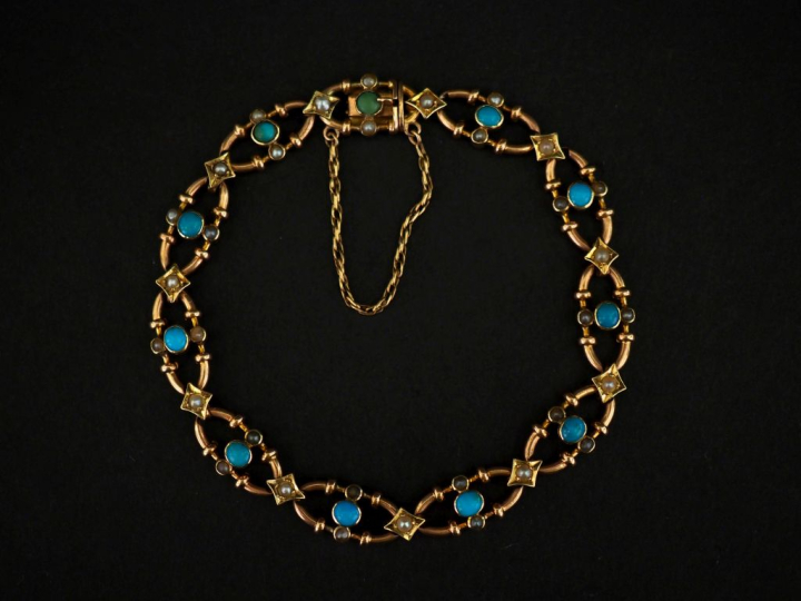 Bracelet souple en or jaune 375, composé de maillons ovales ajourés et