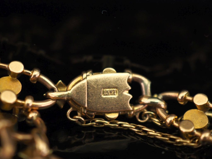 Bracelet souple en or jaune 375, composé de maillons ovales ajourés et