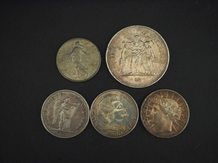Ensemble comprenant : - trois pièces de 100 Francs en argent, 1984, 19